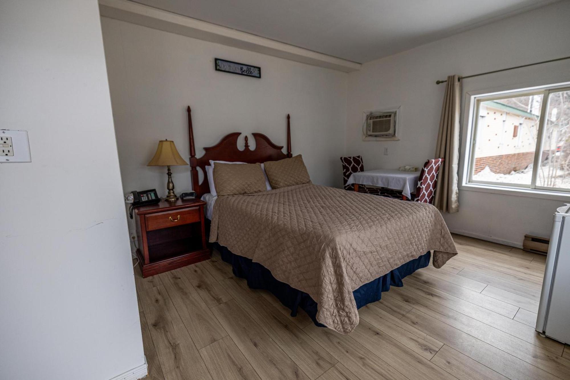 Motel Deblois Sainte-Anne-de-Beaupré Zewnętrze zdjęcie