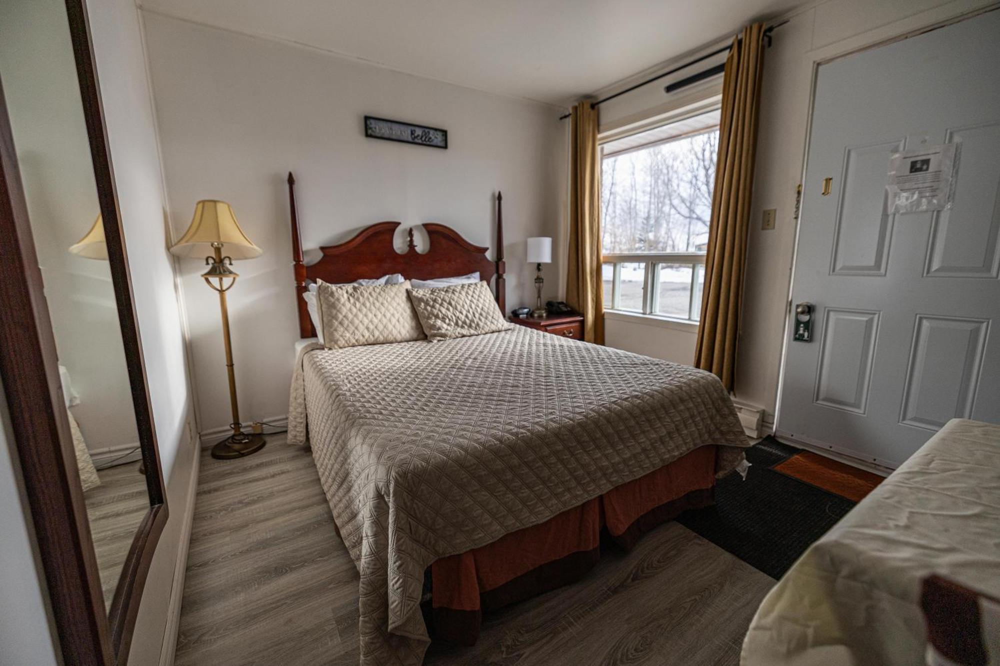 Motel Deblois Sainte-Anne-de-Beaupré Zewnętrze zdjęcie