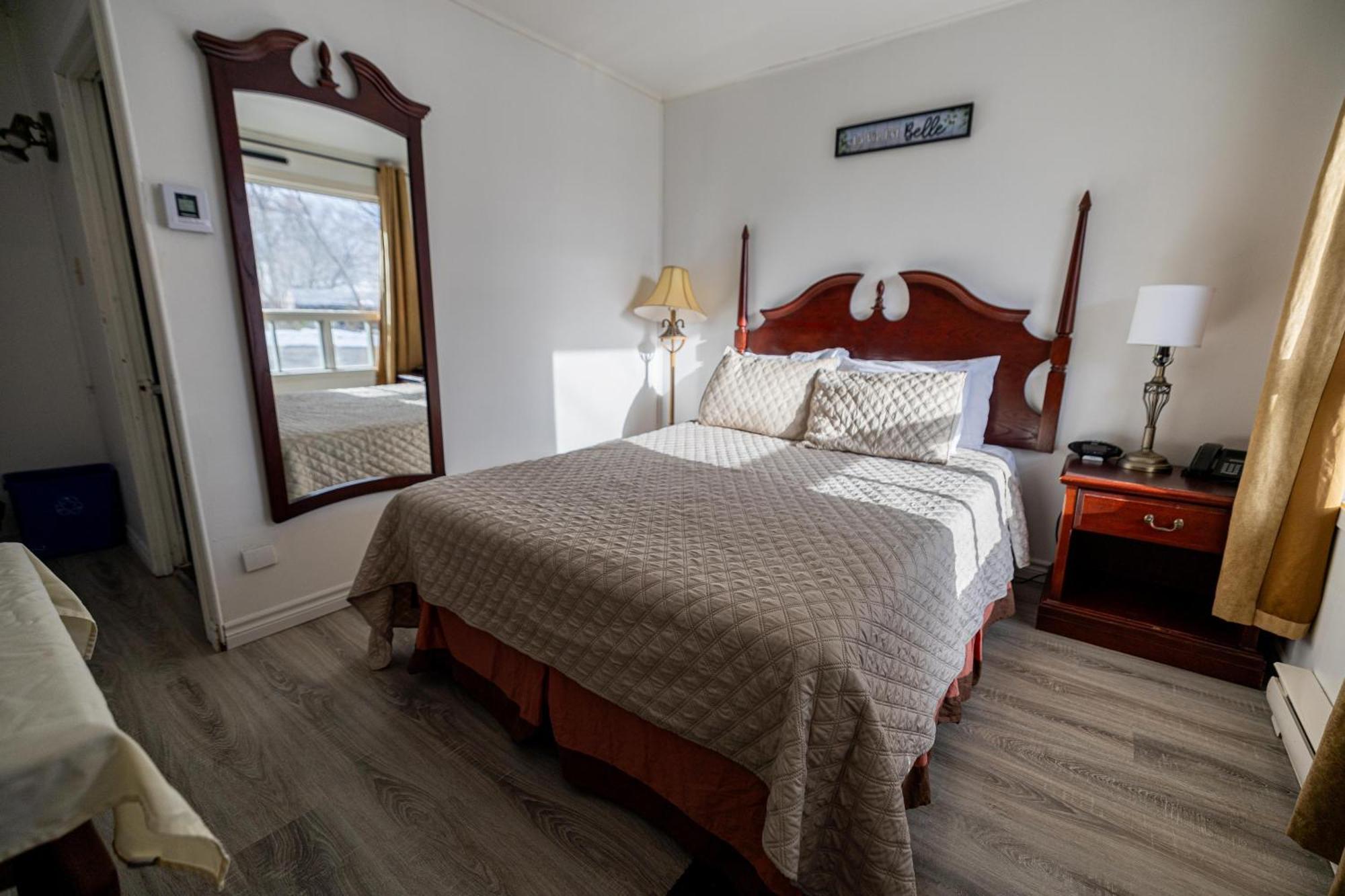 Motel Deblois Sainte-Anne-de-Beaupré Zewnętrze zdjęcie
