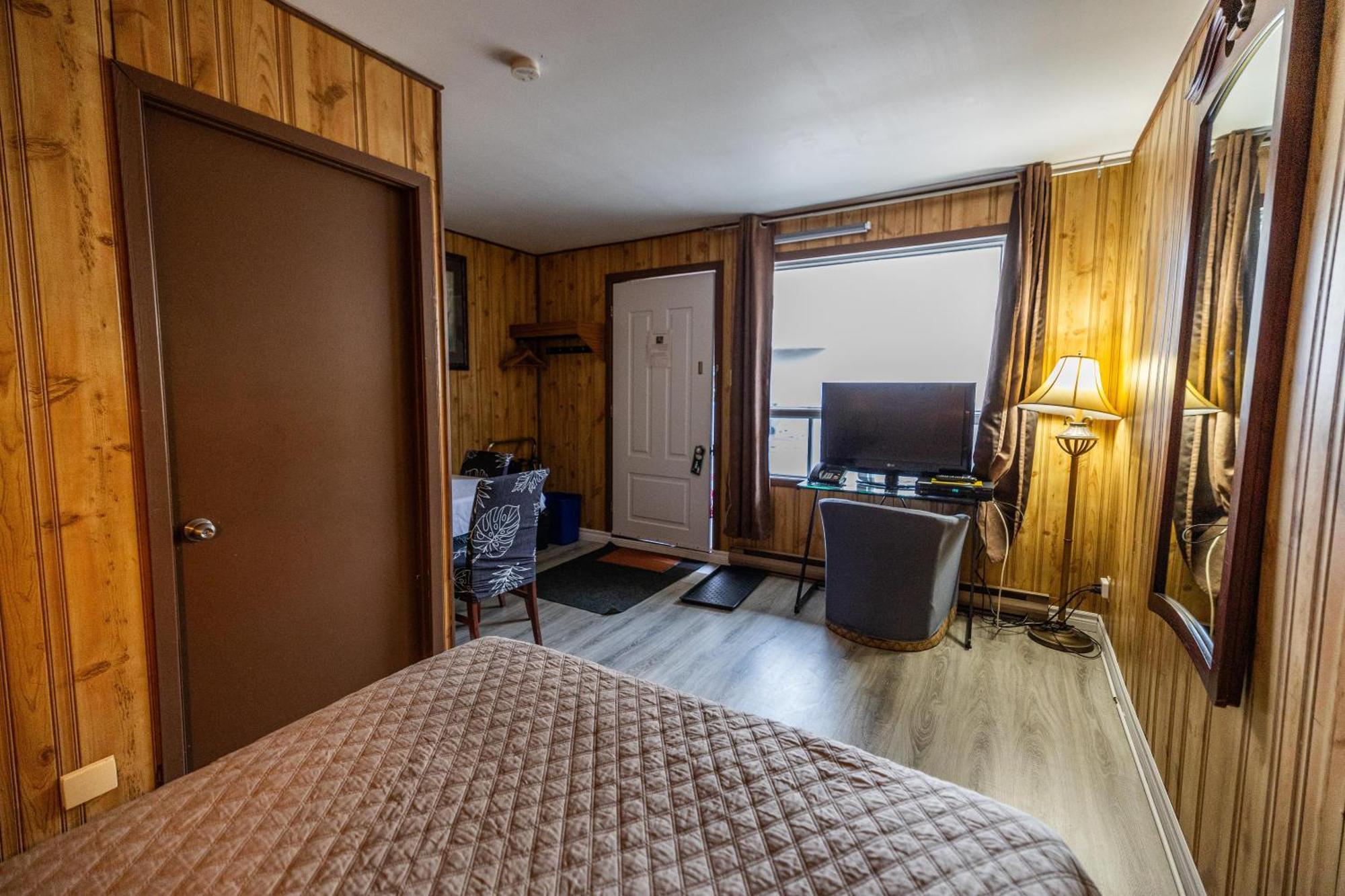 Motel Deblois Sainte-Anne-de-Beaupré Zewnętrze zdjęcie