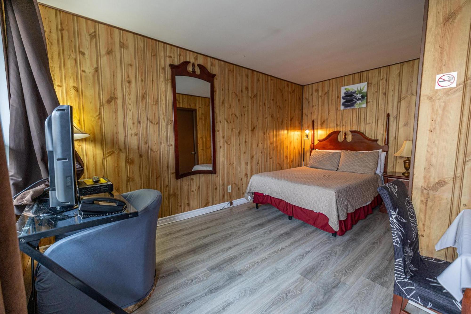 Motel Deblois Sainte-Anne-de-Beaupré Zewnętrze zdjęcie